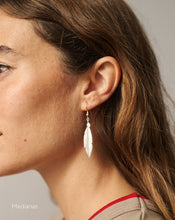 Cargar imagen en el visor de la galería, Pendientes Pluma