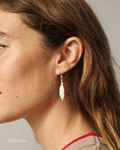 Cargar imagen en el visor de la galería, Pendientes Pluma