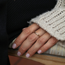 Télécharger l&#39;image dans la visionneuse de galerie, Bague simple + (Or 9 carats)