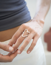 Cargar imagen en el visor de la galería, Anillo Corazón 2.0