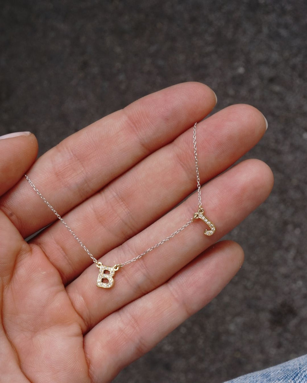 Collar Mini Letra Diamantes