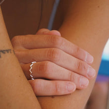 Cargar imagen en el visor de la galería, Anillo Zig Zag