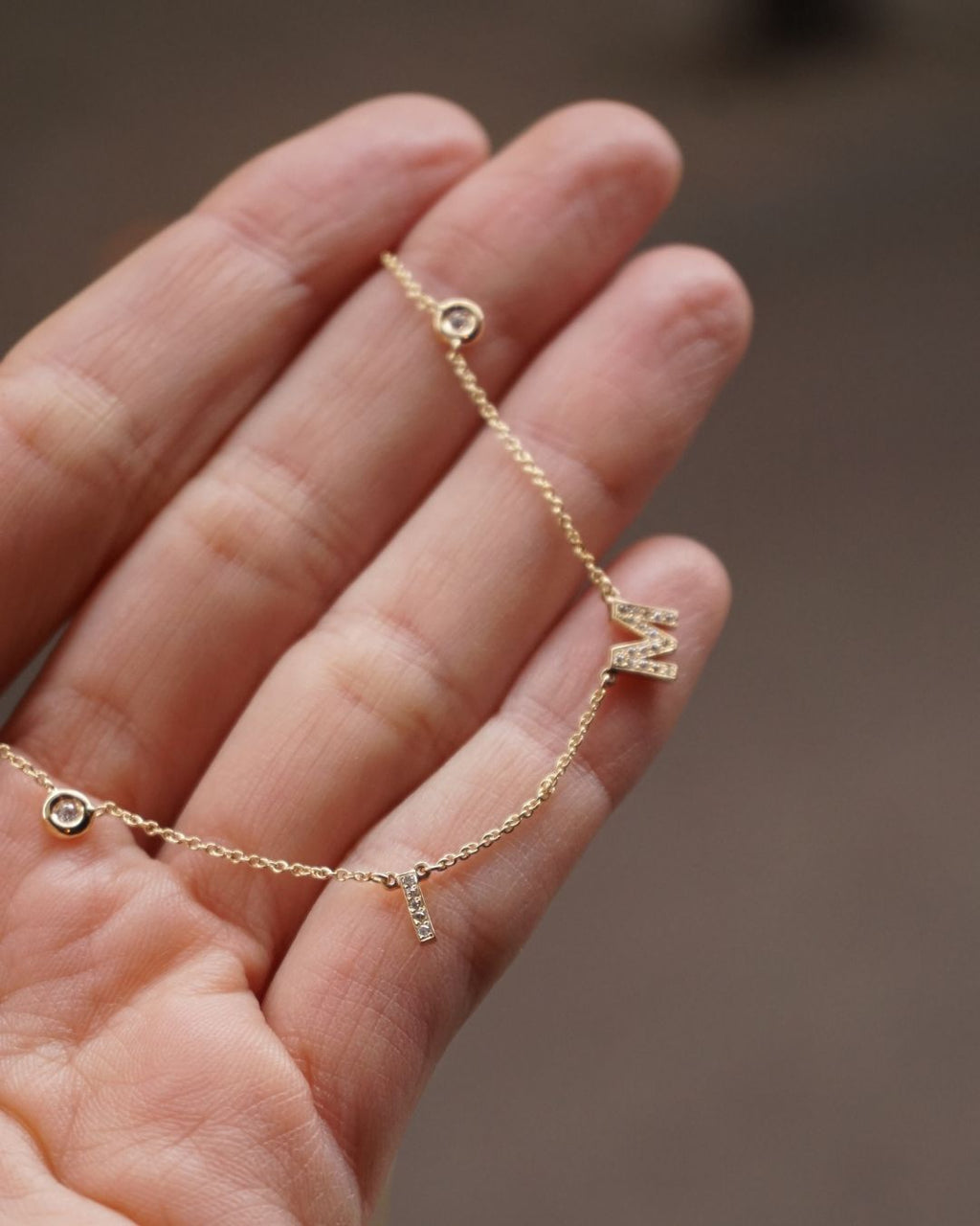Collar Mini Letra Diamantes