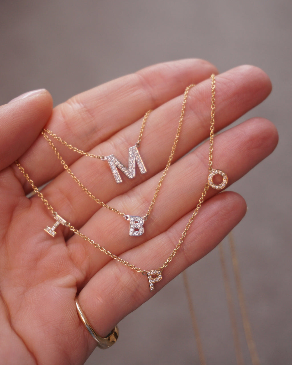 Collar Mini Letra Diamantes