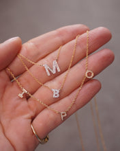 Cargar imagen en el visor de la galería, Collar Mini Letra Diamantes