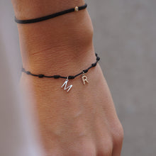 Télécharger l&#39;image dans la visionneuse de galerie, Bracelet argenté avec mini nœuds et lettres