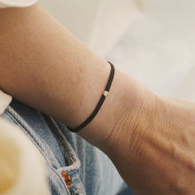 Cargar imagen en el visor de la galería, Pulsera Mini Vega Macramé