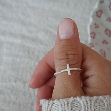Cargar imagen en el visor de la galería, Anillo Cruz