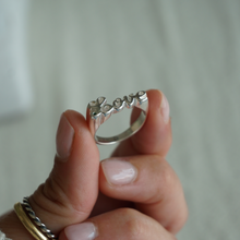 Cargar imagen en el visor de la galería, Anillo Love Pequeño