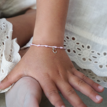 Télécharger l&#39;image dans la visionneuse de galerie, Bracelet argenté avec mini nœuds et lettres