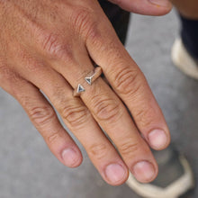 Cargar imagen en el visor de la galería, Anillo Doble Triángulo