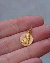 Upload image to gallery viewer, Medalla Ángel