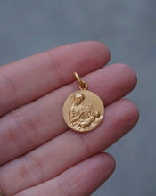 Upload image to gallery viewer, Medalla Virgen