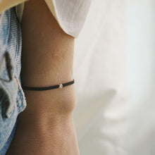 Cargar imagen en el visor de la galería, Pulsera Mini Vega Macramé