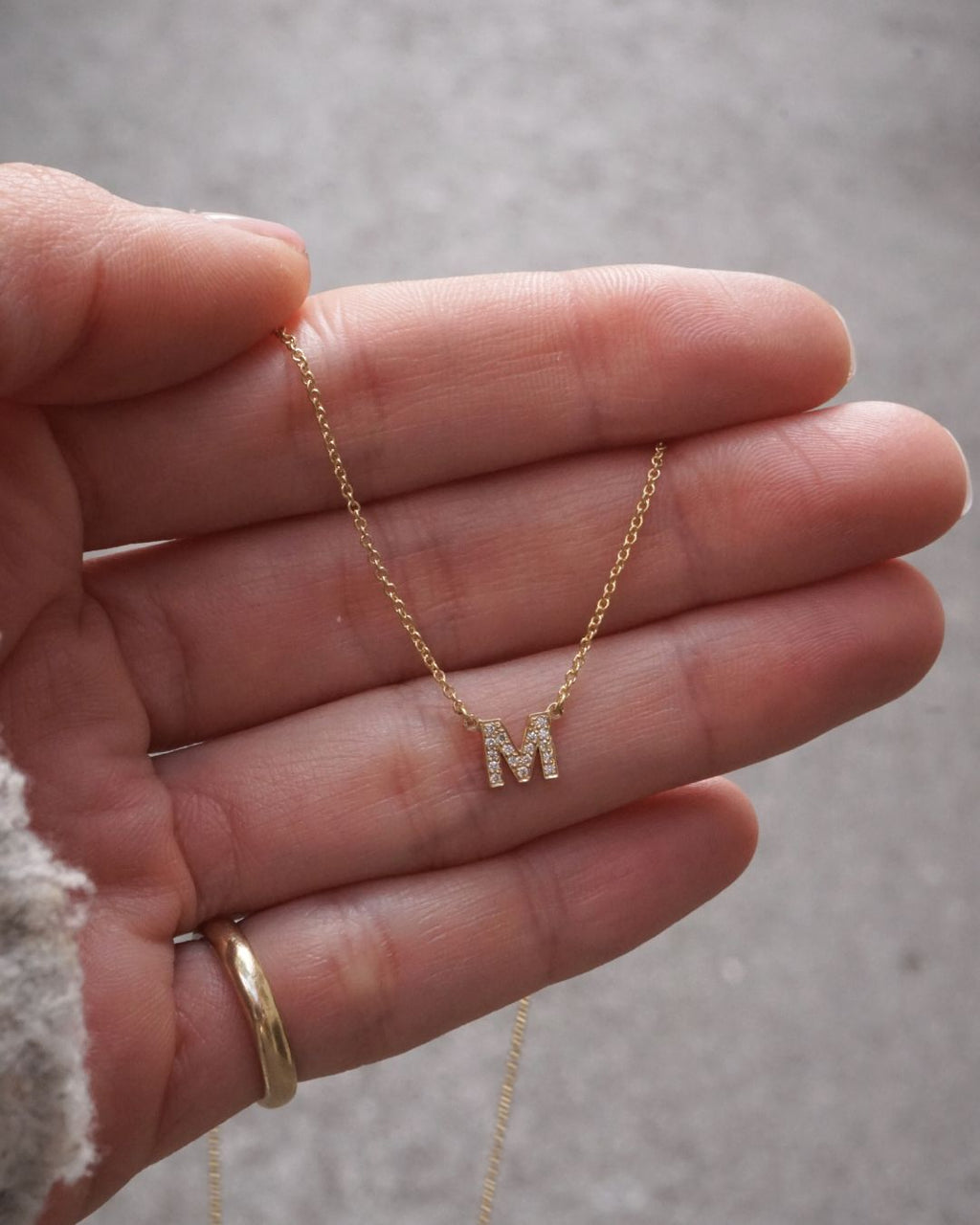 Collar Mini Letra Diamantes