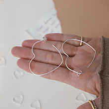 Cargar imagen en el visor de la galería, Pendientes Corazón Hilo