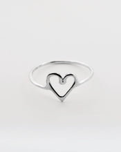 Cargar imagen en el visor de la galería, Anillo Corazón Fino
