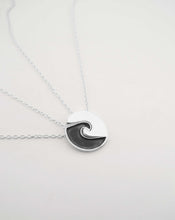 Cargar imagen en el visor de la galería, Yin Yang Wave (Collar o Pulsera)