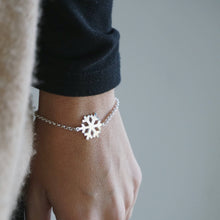 Load image in gallery viewer, &lt;tc&gt;Snowflake Chain Bracelet&lt;/tc&gt;