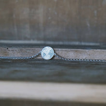 Cargar imagen en el visor de la galería, Pulsera Terra Pequeña Blanca Cadena