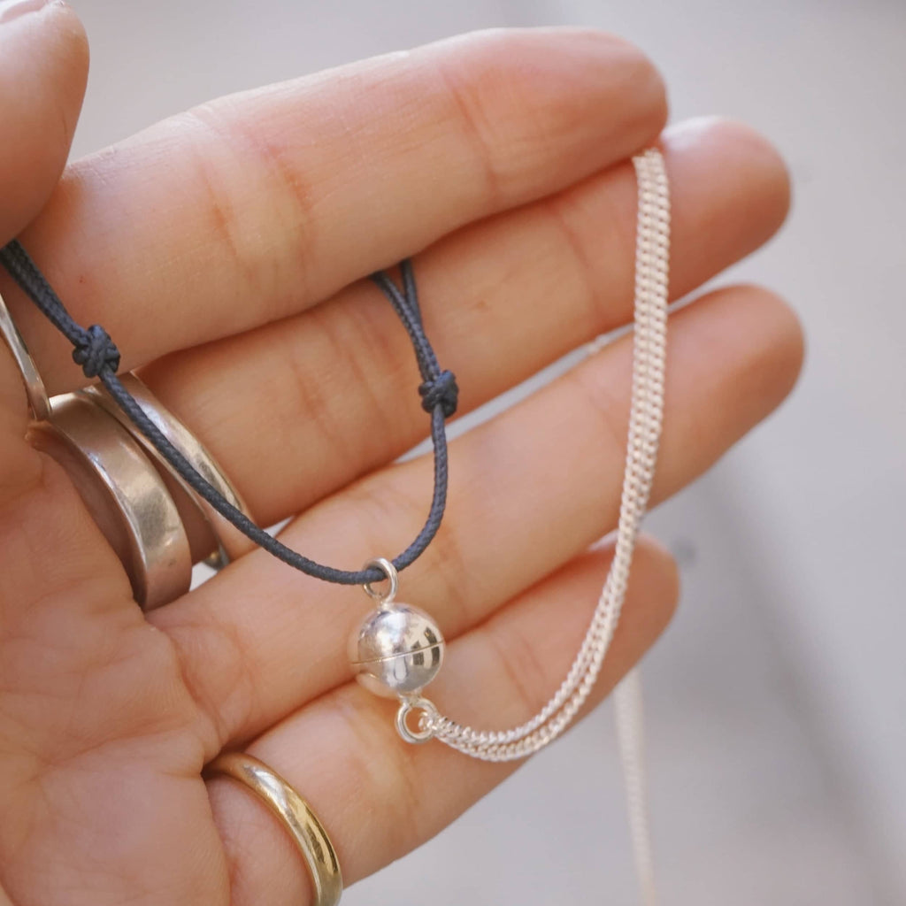 Pôles opposés (Collier ou Bracelet)