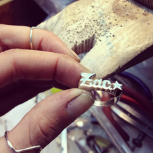 Cargar imagen en el visor de la galería, Anillo Nombre