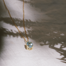 Télécharger l&#39;image dans la visionneuse de galerie, Collier Iris (Or 9 carats)