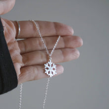 Load image in gallery viewer, &lt;tc&gt;Medium Snowflake Necklace&lt;/tc&gt;