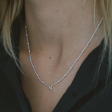 Cargar imagen en el visor de la galería, Collar Mini Letra Bolitas Plata