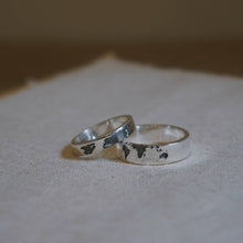 Load image in gallery viewer, &lt;tc&gt;World Map Wedding Rings (Silver)&lt;/tc&gt;