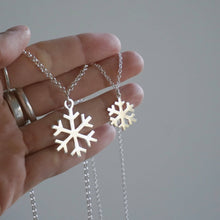 Load image in gallery viewer, &lt;tc&gt;Medium Snowflake Necklace&lt;/tc&gt;