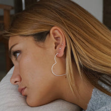 Cargar imagen en el visor de la galería, Pendientes Corazón Hilo