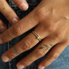 Cargar imagen en el visor de la galería, Anillo Simple (Oro 9k)