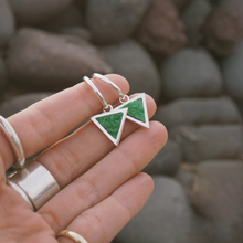 Télécharger l&#39;image dans la visionneuse de galerie, Boucles d&#39;oreilles Khéops Uvarovite