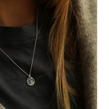 Télécharger l&#39;image dans la visionneuse de galerie, Collier Mini Lune