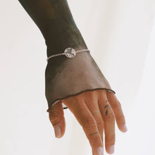 Cargar imagen en el visor de la galería, Pulsera Terra Pequeña Negra Cadena